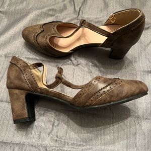 Women’s dress shoes